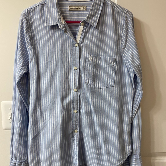 A&F button down! Never Worn - Picture 2 of 6